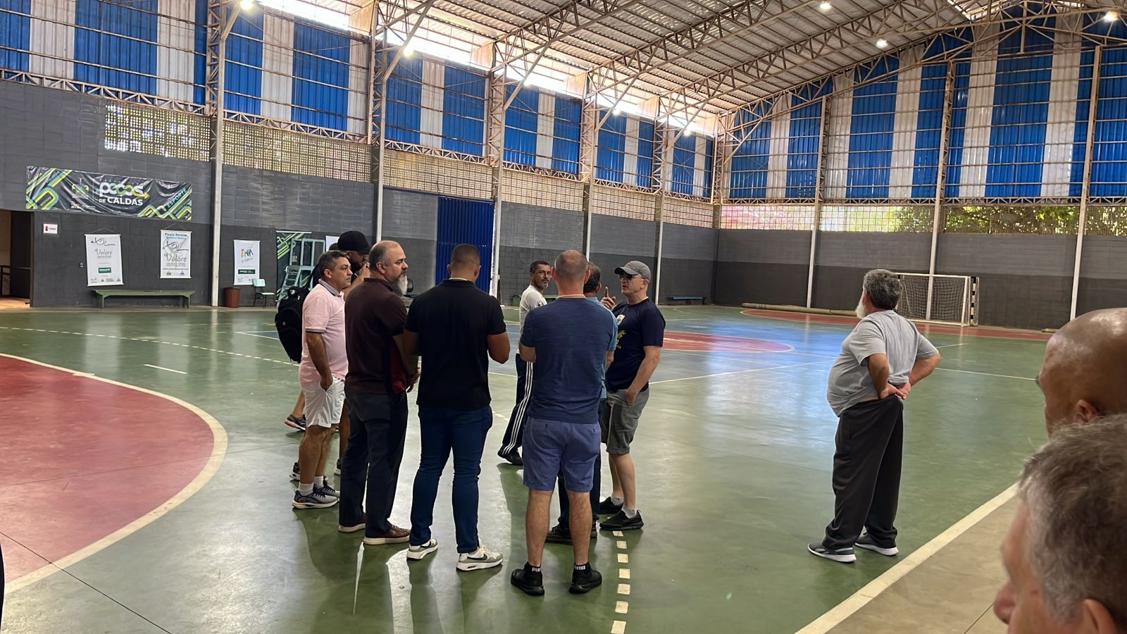 Ginásio poliesportivo em vistoria